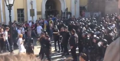 В Москве беспорядки: силовики пакуют людей на митинге за свободные выборы в Мосгордуму - видео