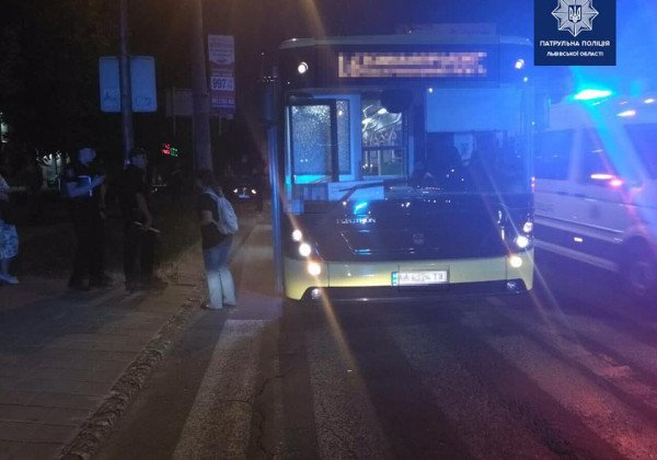 Во Львове в маршрутке 19-летний парень устроил стрельбу