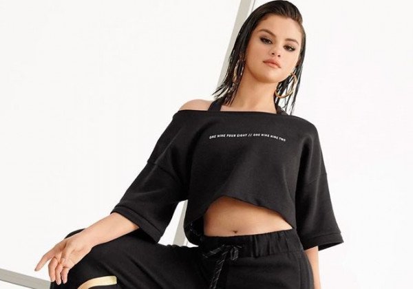 Селена Гомес сверкнула ягодицами с целлюлитом на пляже