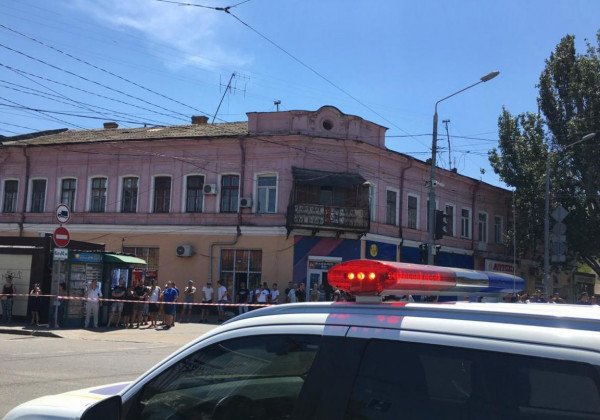 В Одессе неизвестный захватил заложницу, полиция начала переговоры