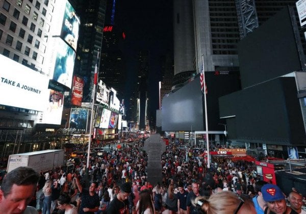 Маленький апокалипсис в Нью-Йорке: в Большом яблоке пропал свет, остановилось метро, улицы парализовали пробки