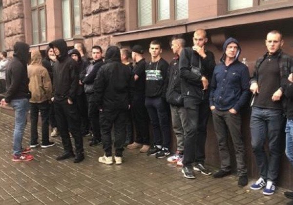 Сторонники Порошенко захватили офис ГБР из-за дела экс-президента