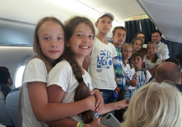 Учитель разбудила для селфи: Зеленский эконом-классом прилетел в Одессу