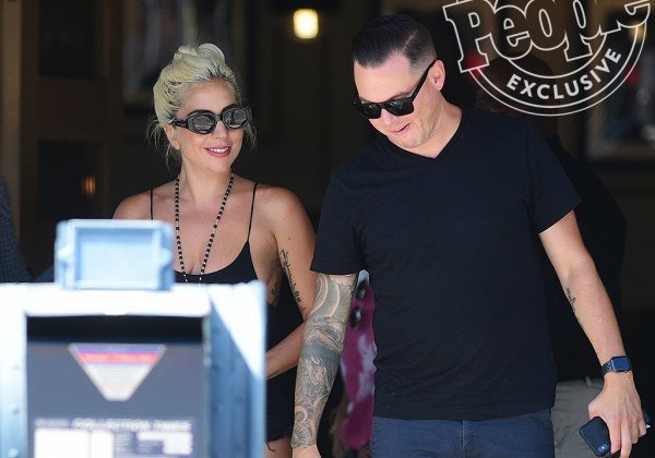 Не Брэдли Купер: Леди Гага засветилась на публике с новым возлюбленным