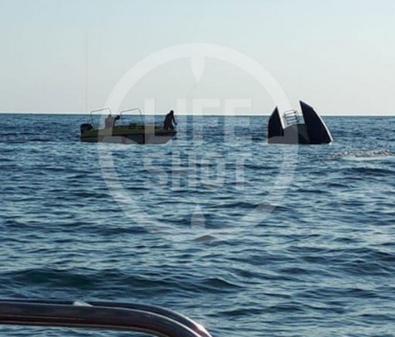В Черном море пропали без вести пассажиры перевернувшегося прогулочного катера