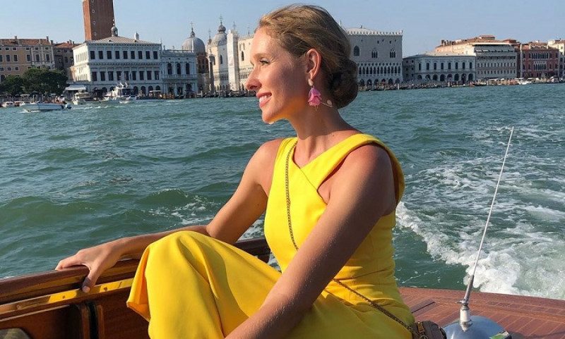 Осадчая похвалилась идеальной фигурой в бикини