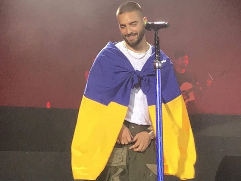 Maluma в Киеве вышел с украинским флагом на сцену