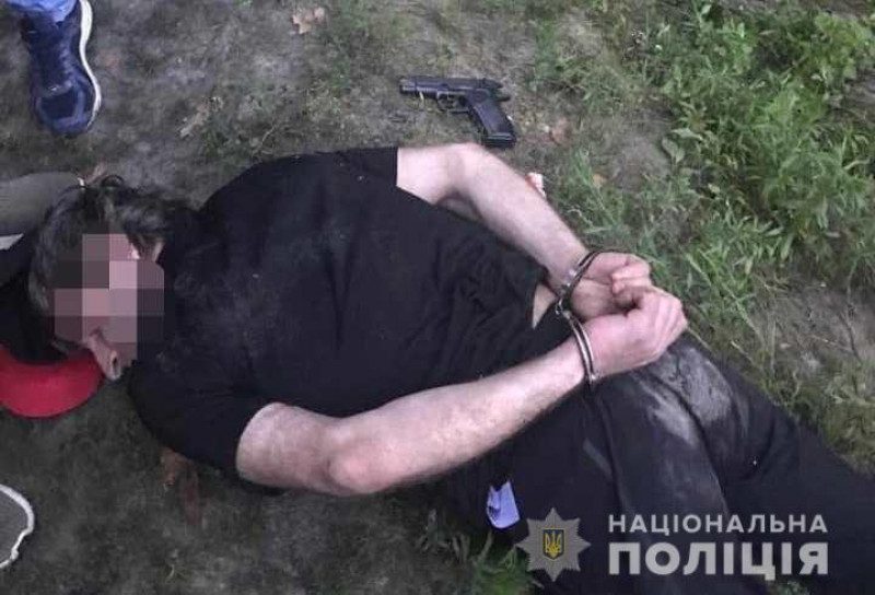 Перестрелка и погоня: под Киевом копы задержали банду грабителей (фото)