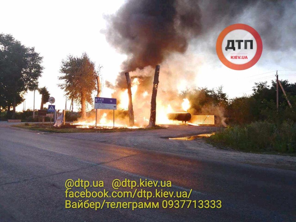 Под Киевом горела АЗС, есть пострадавший