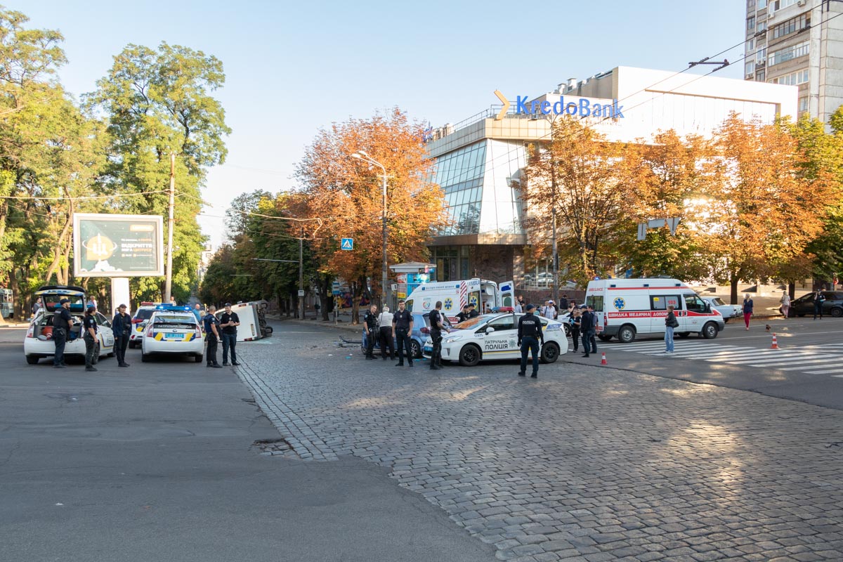 В Днепре в результате ДТП госпитализированы более 10 человек В Днепре в результате ДТП госпитализированы более 10 человек