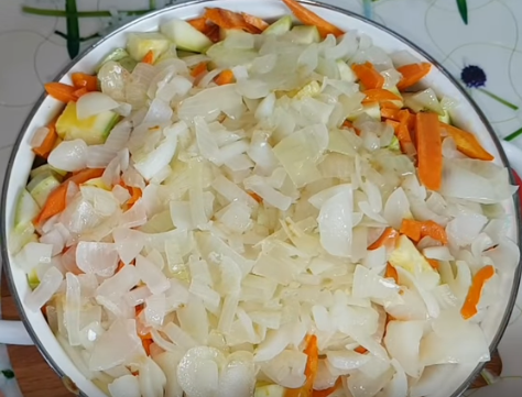 Кабачковая икра, как в магазине, готовится менее чем за 2 часа Кабачковая икра, как в магазине, готовится менее чем за 2 часа