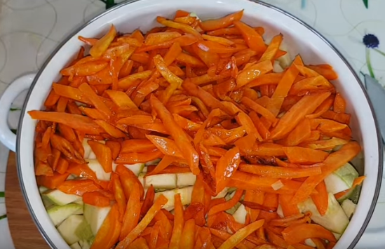 Икра кабачковая на зиму, как в магазине, готовится менее чем за 2 часа Икра кабачковая на зиму, как в магазине, готовится менее чем за 2 часа