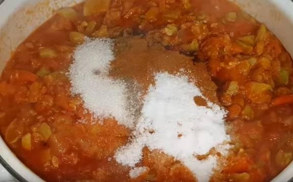 Икра кабачковая на зиму, как в магазине, готовится менее чем за 2 часа Икра кабачковая на зиму, как в магазине, готовится менее чем за 2 часа