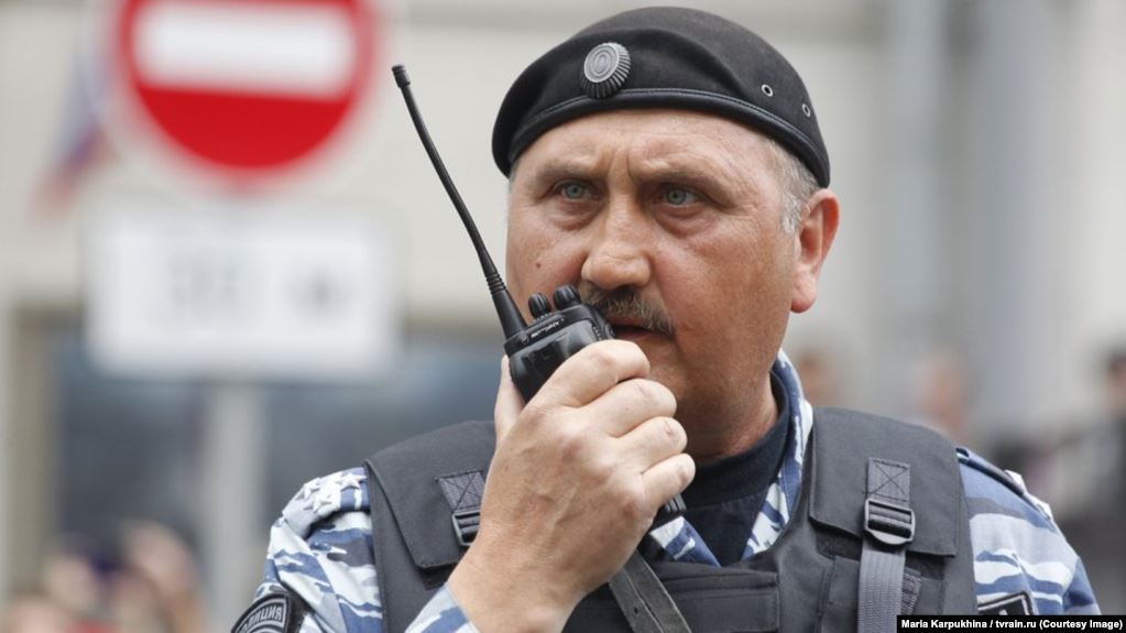 Экс-беркутовец Кусюк участвует в разгоне протестующих в Москве