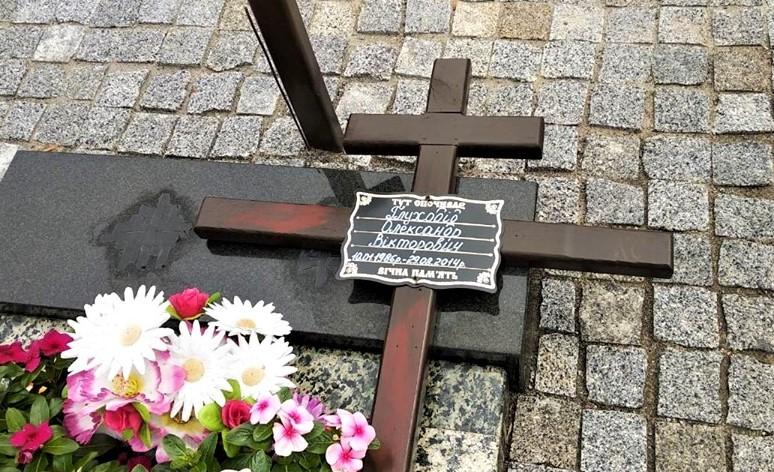 В Сумах неизвестный злоумышленник надругался над могилами погибших воинов АТО