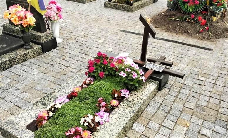 В Сумах неизвестный злоумышленник надругался над могилами погибших воинов АТО