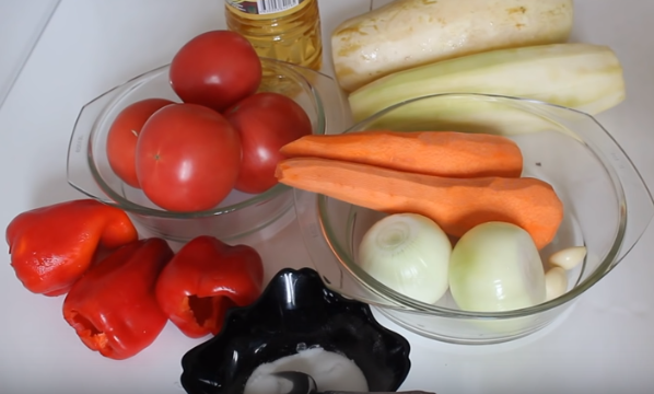 Икра из кабачков на зиму в мультиварке просто готовится Икра из кабачков на зиму в мультиварке просто готовится