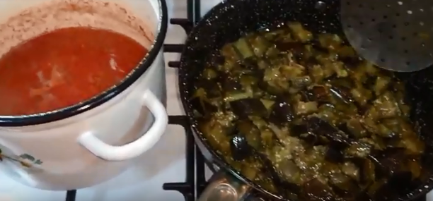 Баклажанная икра на зиму без стерилизации быстро готовится Баклажанная икра на зиму без стерилизации быстро готовится