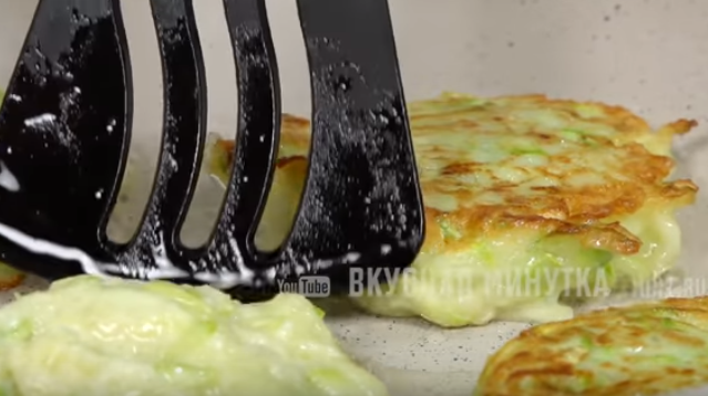 Оладьи из кабачков классические очень быстро готовятся