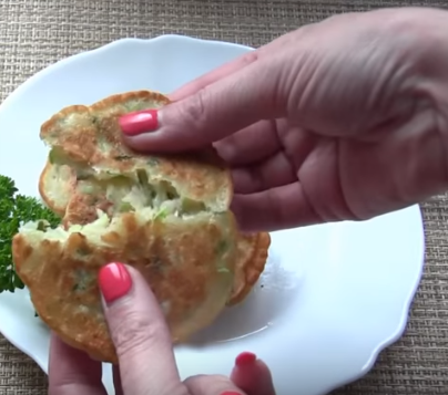 Оладьи из кабачков с сыром просто готовятся