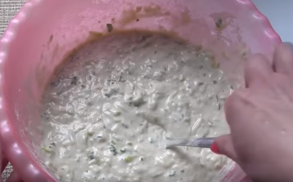 Оладьи из кабачков с сыром просто готовятся