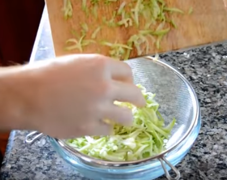 Оладьи из кабачков в духовке готовятся менее 15 минут