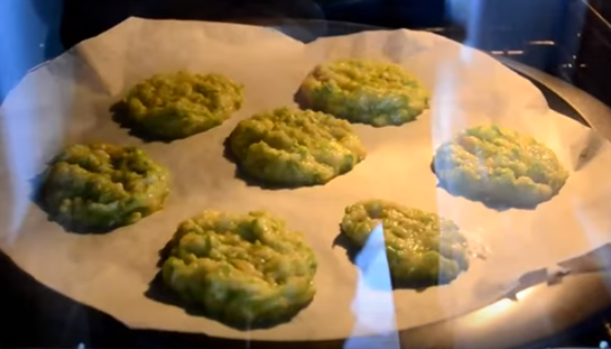 Оладьи из кабачков в духовке готовятся менее 15 минут