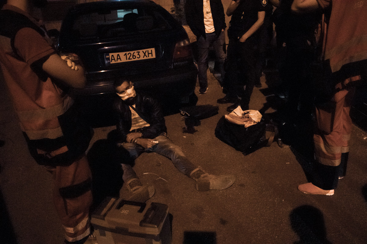 В Киеве мужчина ограбил офис депутата, потом его ранили и задержали