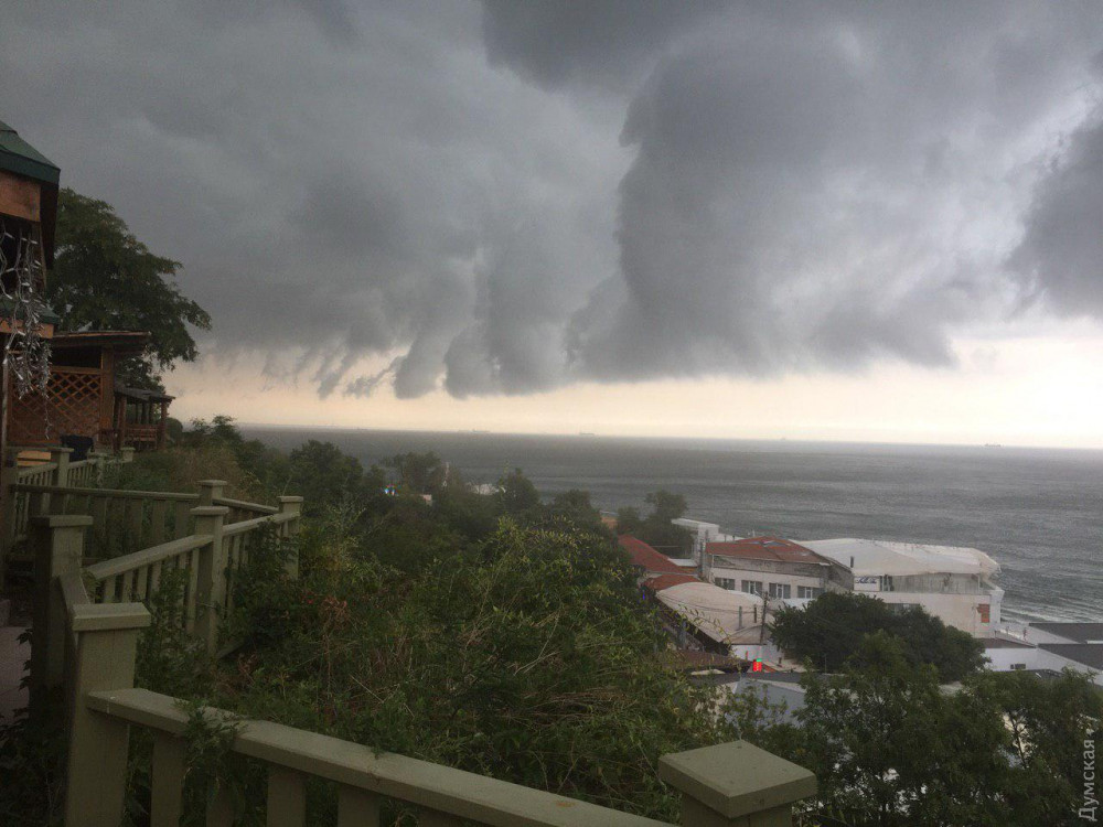 В Одессе из-за непогоды по ряду маршрутов перестали ходить трамваи