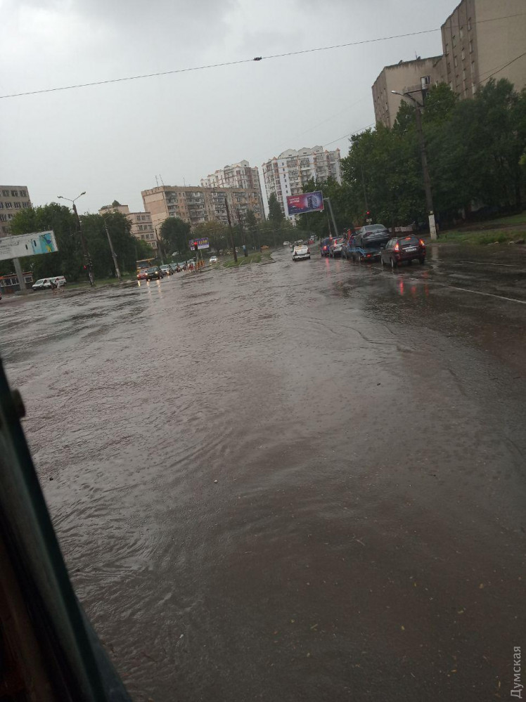 В Одессе из-за непогоды по ряду маршрутов перестали ходить трамваи