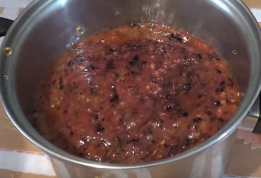 Домашний кетчуп из слив быстро готовится
