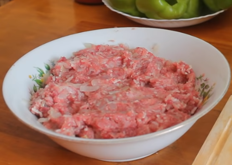 Перец, фаршированный мясом, в мультиварке несложно приготовить