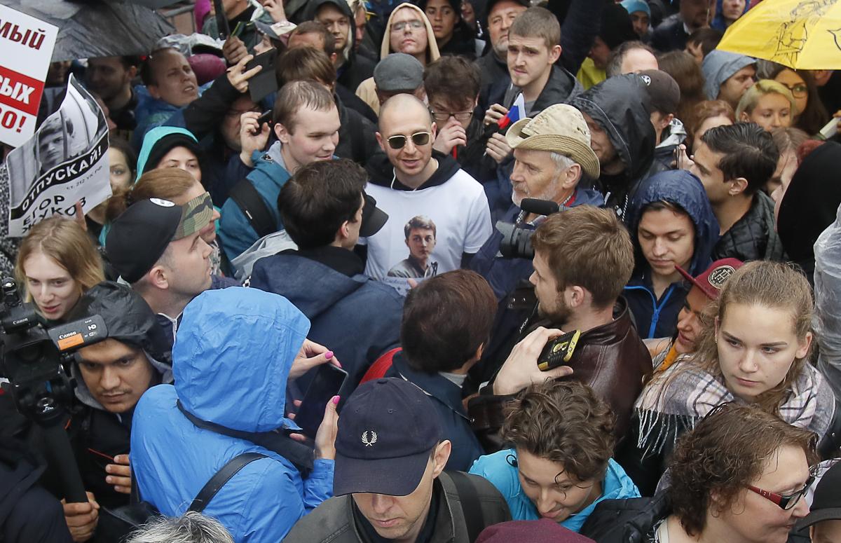 Оксимирон пришел на митинг в Москве