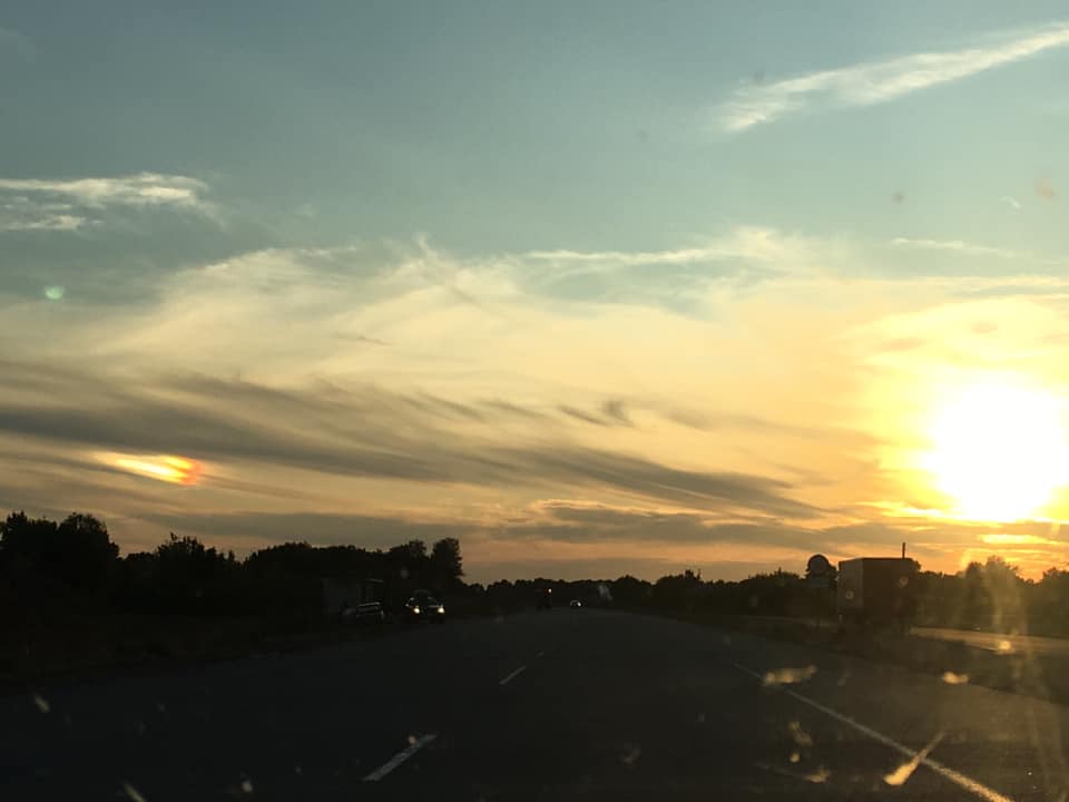 Возникает это природное явление в результате преломления солнечного света