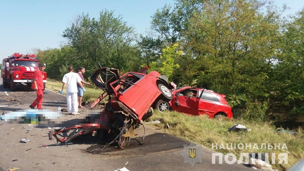 Из-за обгона в Одесской области погибли люди Из-за обгона в Одесской области погибли люди