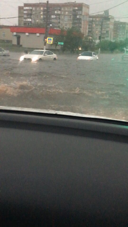 Улицы превратились в "реки" 