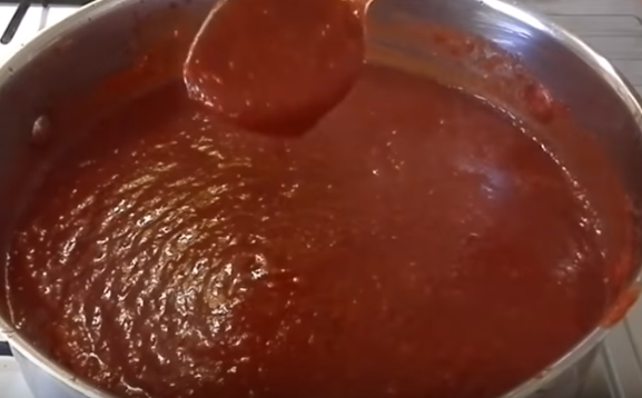 Аджика из слив острая очень просто готовится