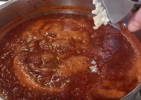 Аджика из слив острая очень просто готовится