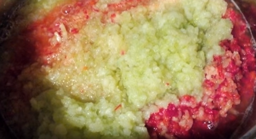 Аджика из кабачков быстро готовится 