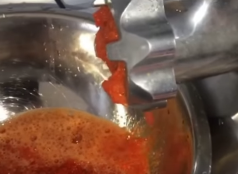 Рецепт аджики на зиму без варки легко воплотить в жизнь 