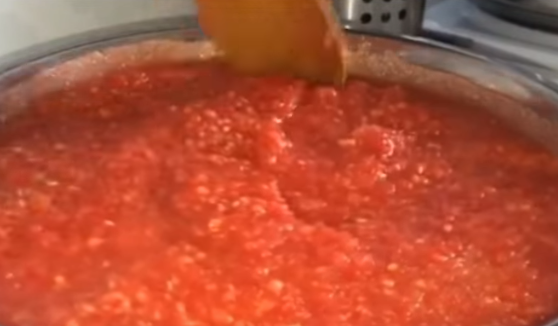 Рецепт аджики острой без варки легко воплотить в жизнь