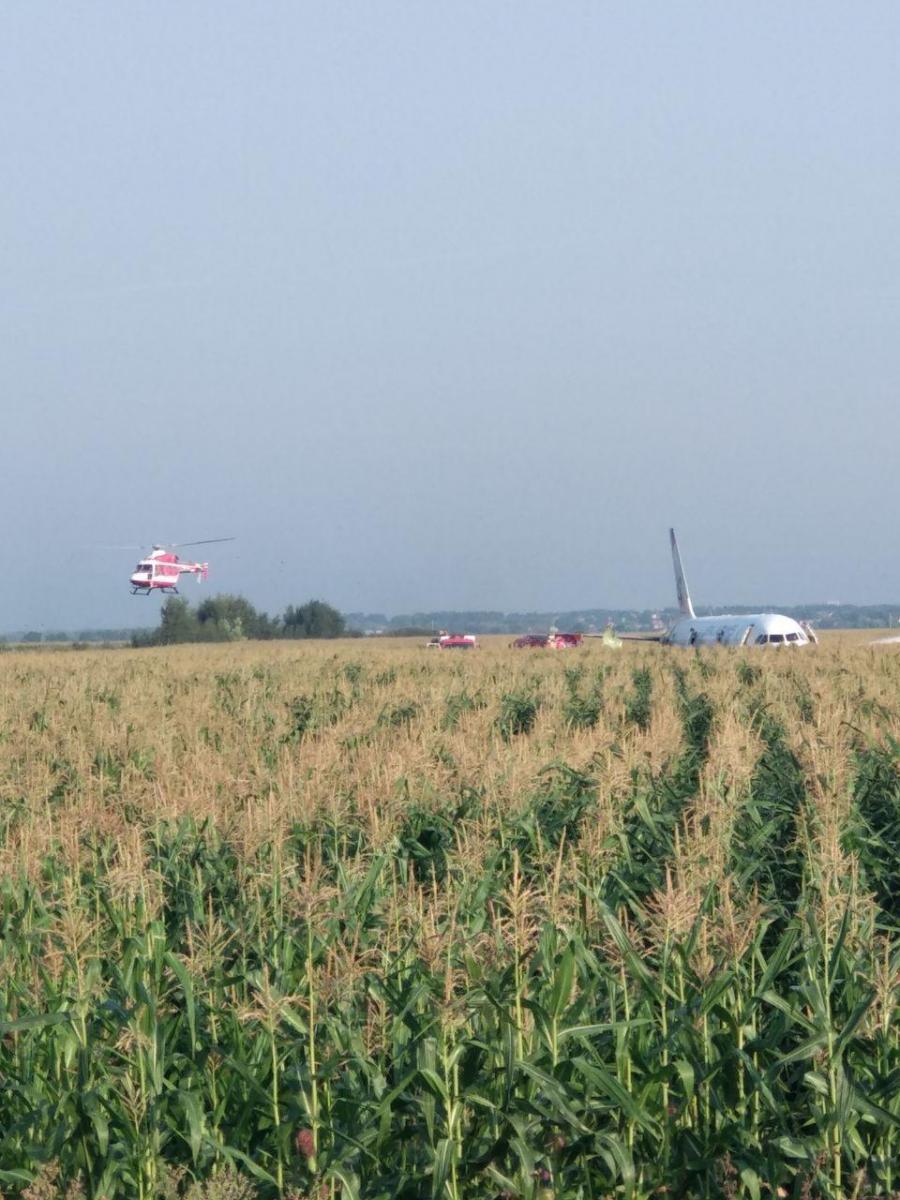 Пассажирский самолет Уральских авиалиний