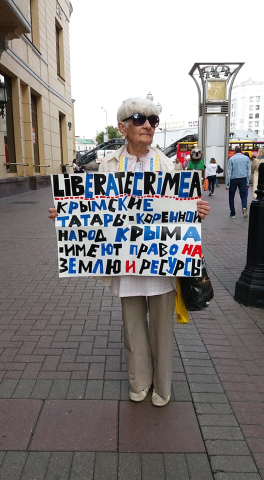 В Москве прошли одиночные пикеты в поддержку крымских татар и за деоккупацию Крыма