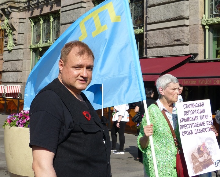 В Питере прошли одиночные пикеты в поддержку крымских татар и за деоккупацию Крыма