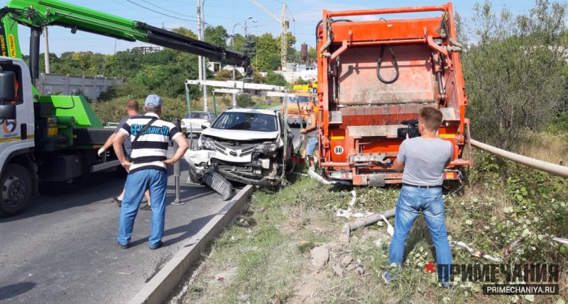 ДТП в Севастополе: мусоровоз проторанил 15 легковушек