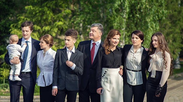 Порошенко с семьей Порошенко с семьей