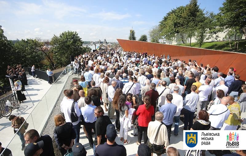 Мемориал героям Небесной сотни во Львове