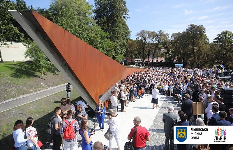 Мемориал героям Небесной сотни во Львове