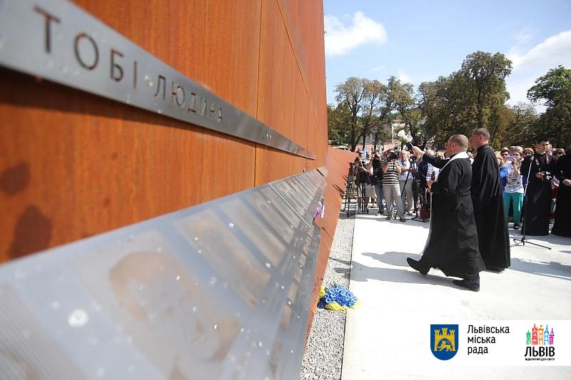 Мемориал героям Небесной сотни во Львове