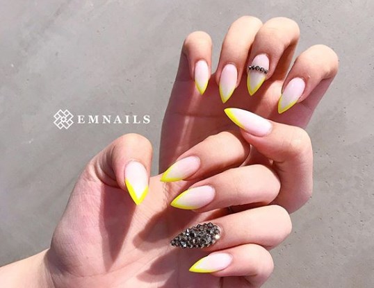 Модный французский маникюр 2019-2020